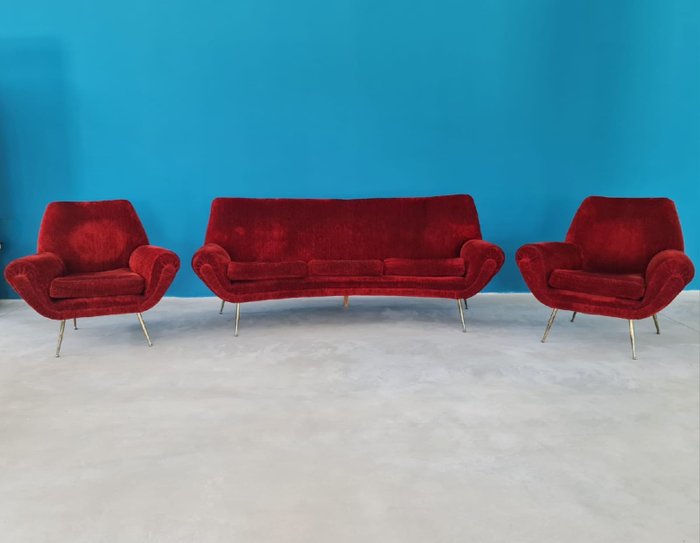 Sitzgruppe - Holz, Messing, Textilien, Sofa und zwei Sessel
