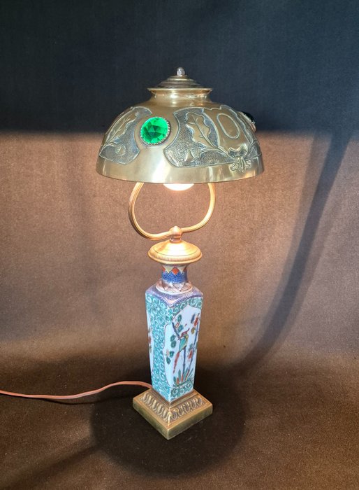 Tischlampe - Orientalische Tischlampe mit Messingschirm um 1915 - Porzellan und Metall