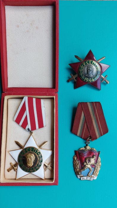 保加利亚 - 奖章 - Bulgaria Order of 9th September 1944 1th and 3rd class and Order of the Red Banner nr 4168 (low nr)