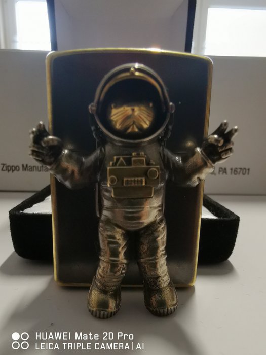 Zippo - Zippo Spécial édition Phoque Space Made in Japan de 2021 - Taschenfeuerzeug - Altes Kupfer und 3D