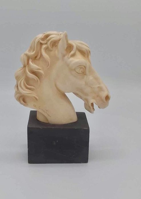 A. Santini - 小雕像 - Paardenhoofd - 復合材料