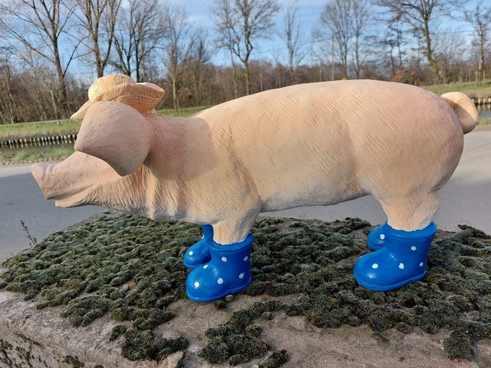 Statue, summer pig with blue boots 60 cm - 32 cm - polyresin