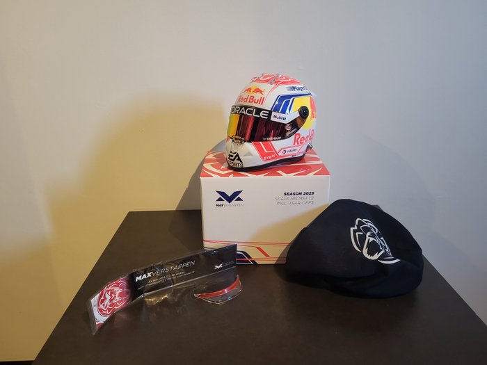 Red Bull Racing - Max Verstappen - 2023 - Mittakaavassa 1/2 kypärä 
