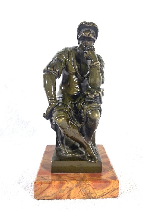 D'après Michel Ange (1475-1564 - Sculpture, Laurent de Médicis - 20 cm - Patinated bronze