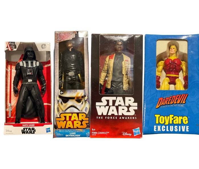 Statue - 3x Star Wars Figure (Finn, Luke Skywalker & Darth Vader) & Signed by Joe Quesada Daredevil  (4) - Plast