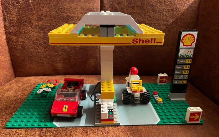 Lego - Town - 1256: Shell Service Station +. 1255: Shell Car Wash +  1253: Shell Race Car Transporter