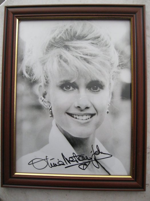 Grease (1978) - Signed by Pink Lady Olivia Newton-John (+)