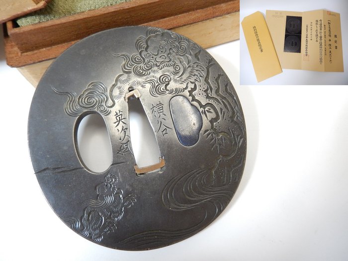 Specjalnie zachowane okucia miecza z certyfikatem autentyczności, Shibuichi (Oborogin), - Oboro srebro - Eiji Yokotani,横谷英次 - Japonia - Edo Period (1600-1868)