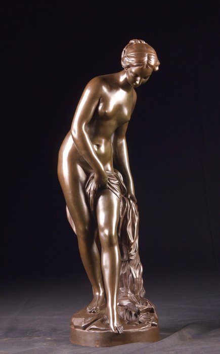 Ferdinand Barbedienne - Naar voorbeeld van Etienne Falconet (1716-1791) - 雕塑, 'La Baigneuse', een grote bronzen figuur van een badende dame - 82 cm - 铜绿青铜