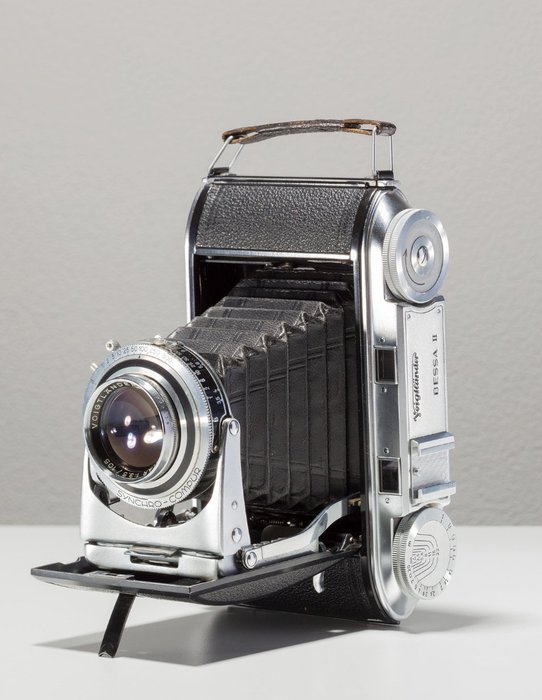 Voigtländer Bessa II with Color-Heliar 3,5/105mm | 模拟折叠相机