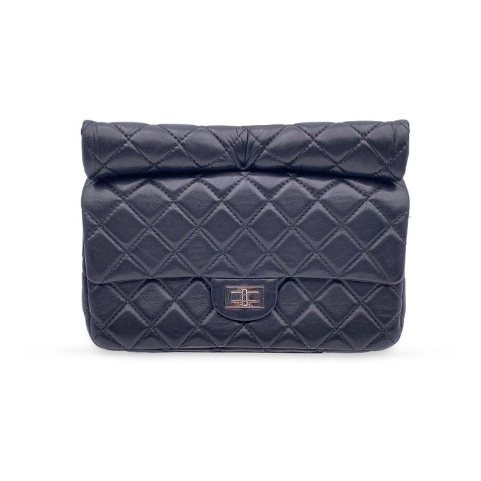 Chanel - 2010s Black Quilted Leather Reissue Roll 2.55 Clutch Bag Bolsa de mão
