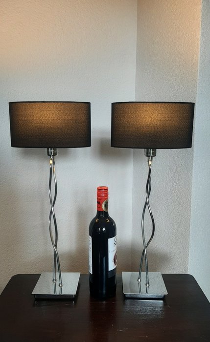Bordlampe (2) - Metal bordlamper inklusive ovale sorte skærme