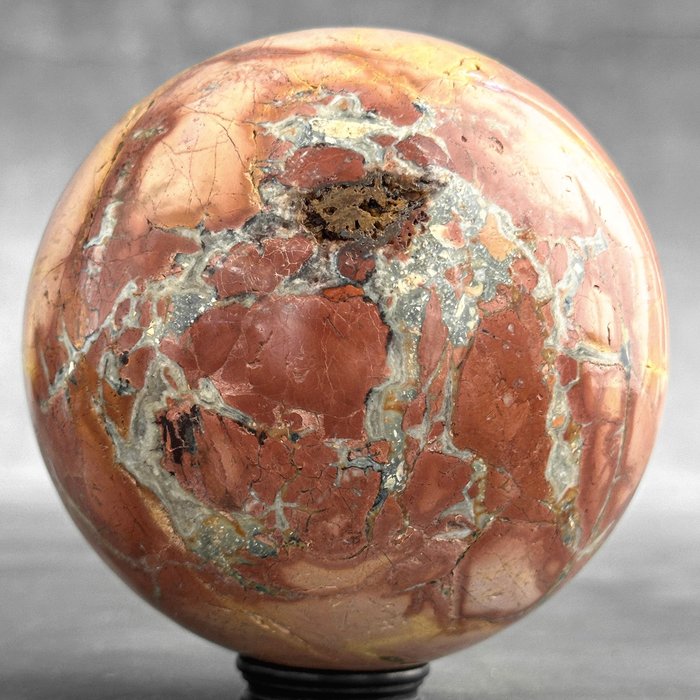 INGEN RESERVEPRIS - Vidunderlig kugle af maligano jaspis med et lille træstativ Sfære- 1900 g