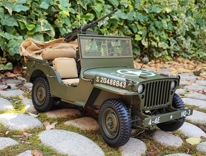 Centauria 1:8 - Modellino di veicolo militare - Jeep Willys MB con Rimorchio e Fascicoli
