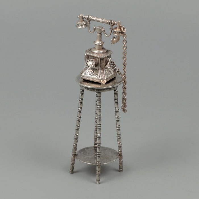 Medusa-Oro - Retro telefoon op Bijzettafel *NO RESERVE* - Figură în miniaturală - Argint