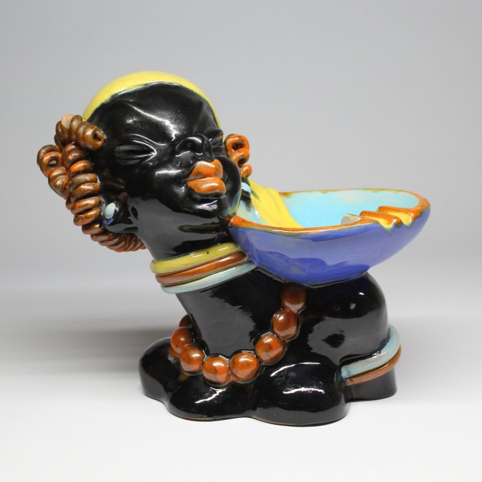 Komlós Ceramics - Komlós Brothers - Sculpture, African woman with bowl - 21.5 cm - Ceramic