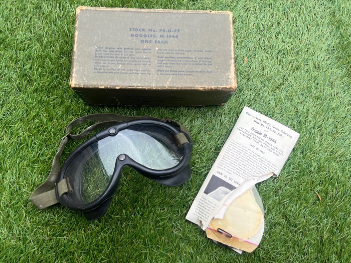 United States of America - Nice WW2 US Army / Airforce M-1944 All Purpose / Tanker Goggles in box with original box and lenses - Military equipment - 1944