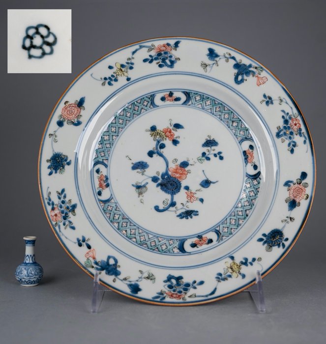 盘子 - Doucai - Peony, Chrysanthemum and Magnolia Plate - 瓷
