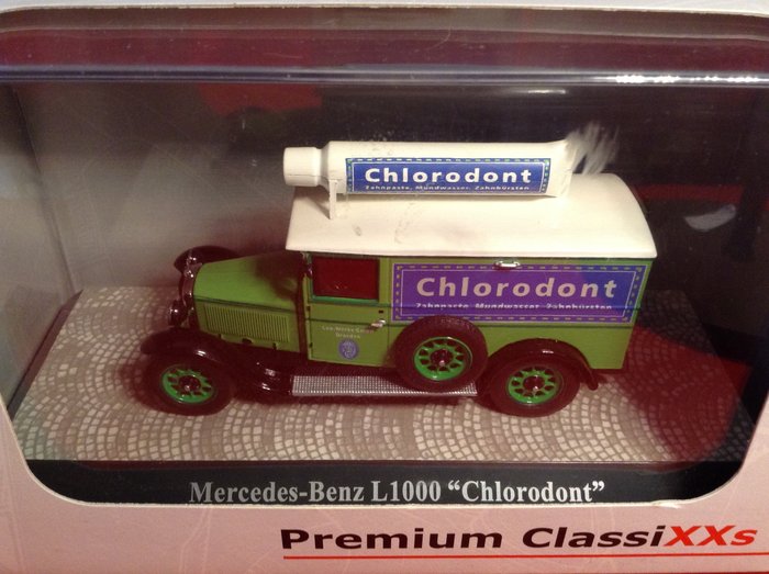 Premium Classixxs 1:43 - Modell teherautó - ref. #11151 Mercedes Benz L1000 Truck "Chlorodont" 1932 - green/white - limitált szériás - mindössze 1000 darab - egy gyönyörű teherautó fogkrémmel a tetőn