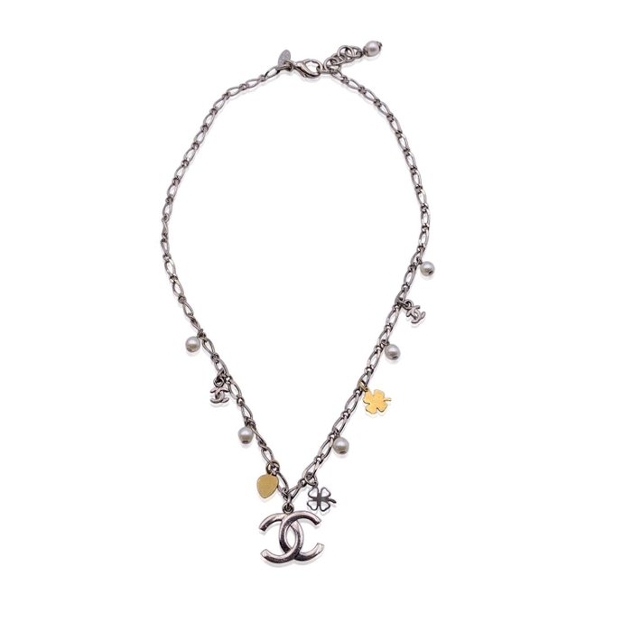 Chanel - Silver Metal Chain Necklace with Charms CC Logo Pendant - Halskjede
