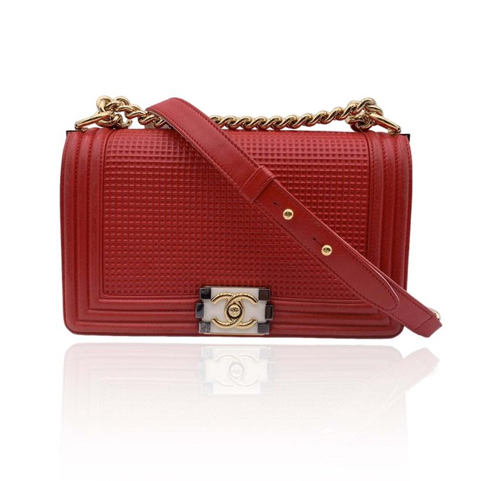 Chanel - Red Cube Embossed Leather Medium Boy Schultertasche