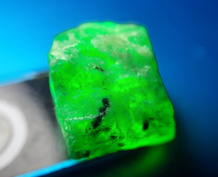 Luonnollinen käsittelemätön smaragdi - 8,60 ct - Karkea- 1.72 g