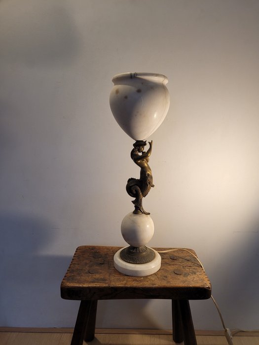 onbekend - Zie beschrijving - Lampe - Große antike französische Marmorlampe mit Bronzefigur - Bronze, Marmor