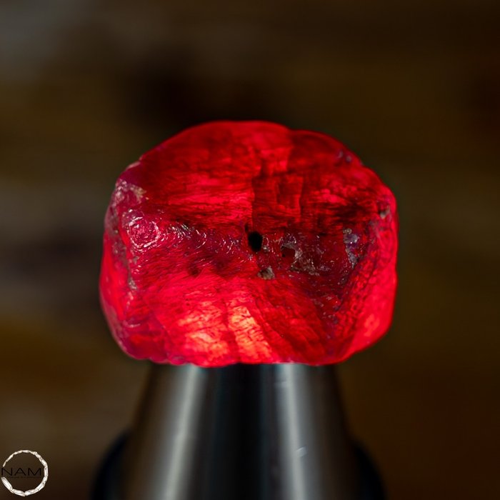 Wysokiej jakości naturalny rubinowy kryształ, nieogrzewany 37,25 ct- 7.45 g