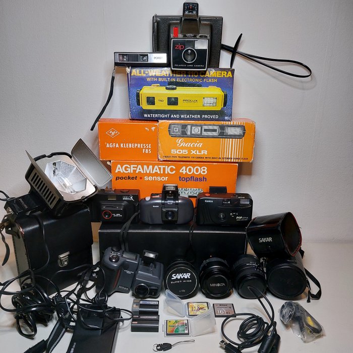 Agfa, Konica, Minolta, Nikon, Polaroid, Sigma 17 delig kavel met vintage camera's, accessoires en toebehoren | Analóg fényképezőgép