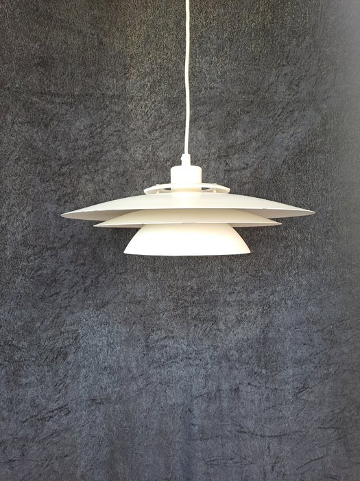 Design Light AS - Lampe - Model Tina - Pulverlakeret stål