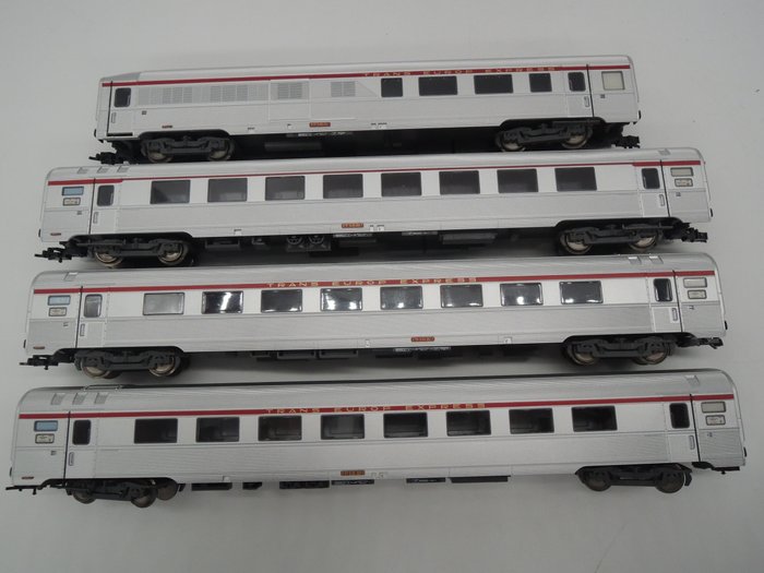 Trix H0 - 23408 - Set Machetă tren transport călători (1) - Set cu 4 vagoane de călători TEE expres INOX - SNCF