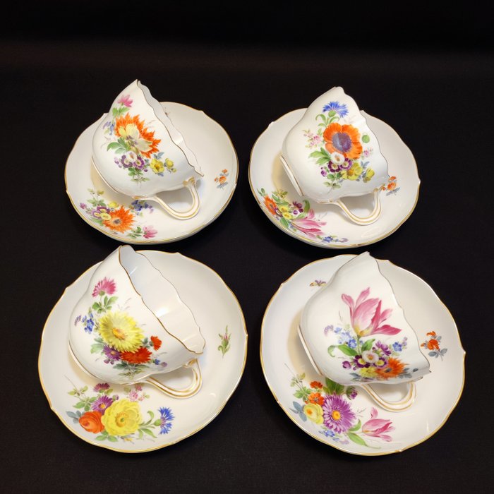 Meissen - Coffee set for 4 (8) - 4er Set Kaffeetassen mit Untertassen Blumenmalerei mit Insekten und Goldrand Neuer Ausschnitt - Porcelain