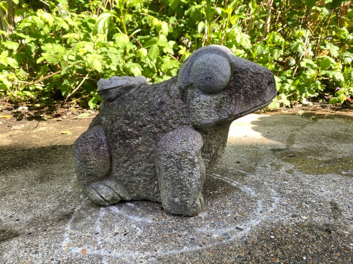 Garden ornament in the shape of frogs - 花崗岩 - 日本