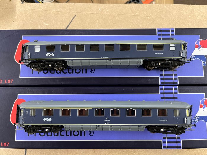 EloTrains H0轨 - 100.53-A/-.53-B - 模型火车客运车厢套装 (1) - Plan D，Era IV 车厢 - NS