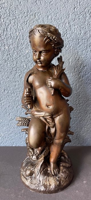 Skulptur, putto met sikkel - 29 cm - Råzink
