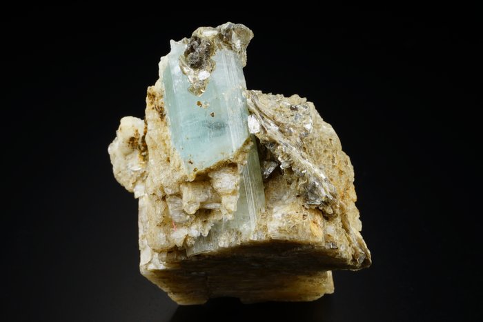 BERYL var AQUAMARINE Kristall mit Glimmer Klingen auf glänzendem Feldspat - beendet - Höhe: 46 mm - Breite: 34 mm- 56 g