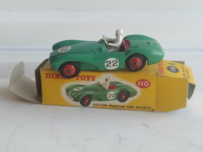 Dinky Toys 1:48 - Sportwagenmodell - Original First Issue Model Mint Model "Aston Martin DB 3 Sports Car no.20 with White Driver" no.110 - In Original-Mint-Box mit farblich passenden Bildern – 1956