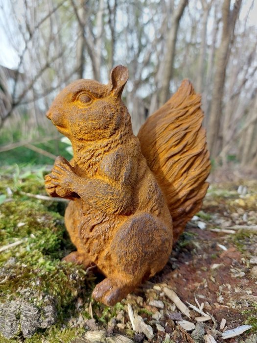 Beeld, fine statue in cast metal squirrel - 16 cm - IJzer (gegoten)