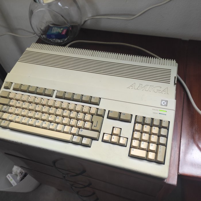 Commodore Amiga 500 - 电脑