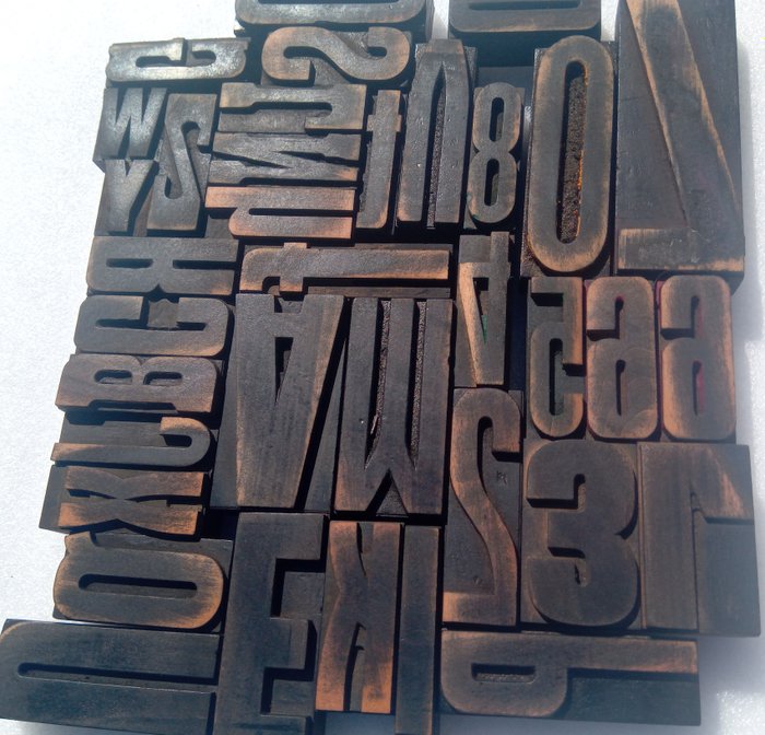 Druckstöcke (36) - Typografische XL-Buchstaben, vollständiges englisches Alphabet und numerische Reihen von 0–9 - Italien 