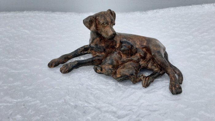 P. Chenet - 小雕像 - Hond - 16 cm - 青銅色