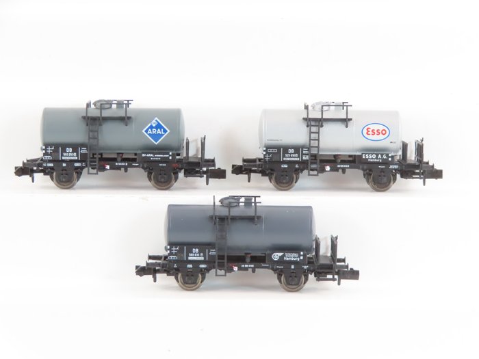 Brawa N - 67504/67506/67507 - 模型貨運火車 (3) - 3 帶有 Esso、Aral 和 VTG 銘文的兩軸油罐車 - DB