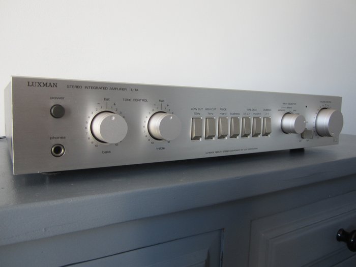 Luxman - L1-a Solid state integrated amplifier