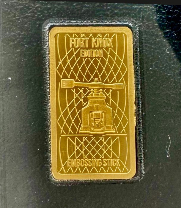 USA. Gold medal 2021 Fort Knox - Embossing Stick, 1/100 Oz (.999) Proof  (Utan reservationspris)