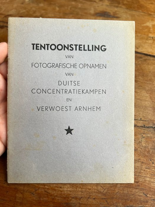 United States Information Service, Photographic Section - Jan Schiet - Tentoonstelling van Fotografische Opnamen van Duitsche Concentratiekampen - 1945
