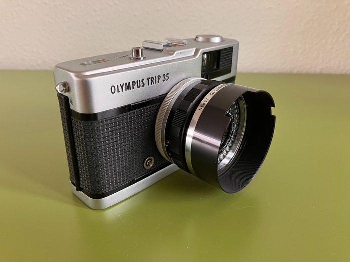 Olympus Trip 35 met orginele zonnekap | Analoge Kompaktkamera