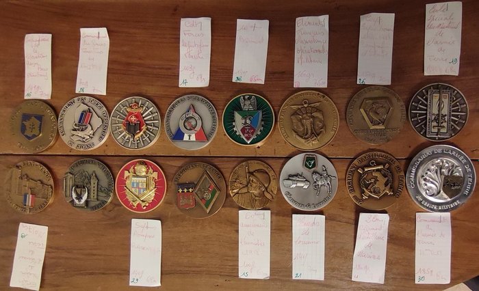 法国 - 奖章 - Lot 16 médailles militaires diverses  colorées