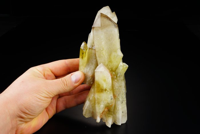 Grande combinaison de cristaux CITRINE avec des fantômes - forme supplémentaire naturelle - Hauteur : 170 mm - Largeur : 70 mm- 683 g