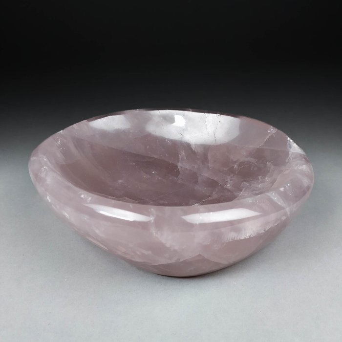 Rose quartz  ahtray Freeform - Height: 15.5 cm - Width: 12.5 cm- 1.14 kg