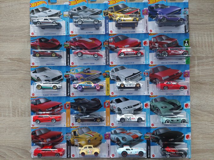 Hot Wheels 1:64 - 模型汽车 - Lot of 20 Diverse Models